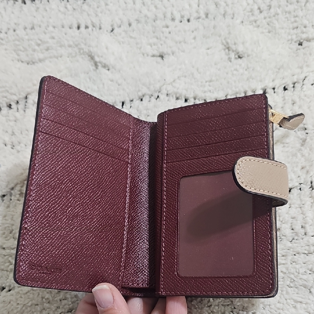 Coach Beige Leather Compact Wallet with Gold Logo - Picture 3 of 9